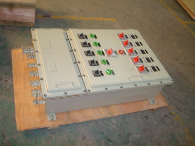 特價(jià)批發(fā)照明動(dòng)力配電箱、配電柜、電氣控制柜及無(wú)功補(bǔ)償裝置 瑞安市恒安電氣的專業(yè)優(yōu)勢(shì)